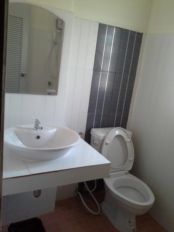 Bansappoori Aparthotel Ламфун Стая снимка