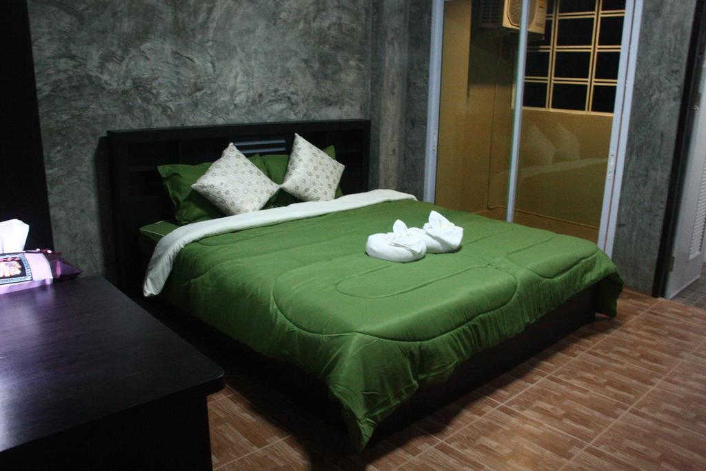 Bansappoori Aparthotel Ламфун Екстериор снимка