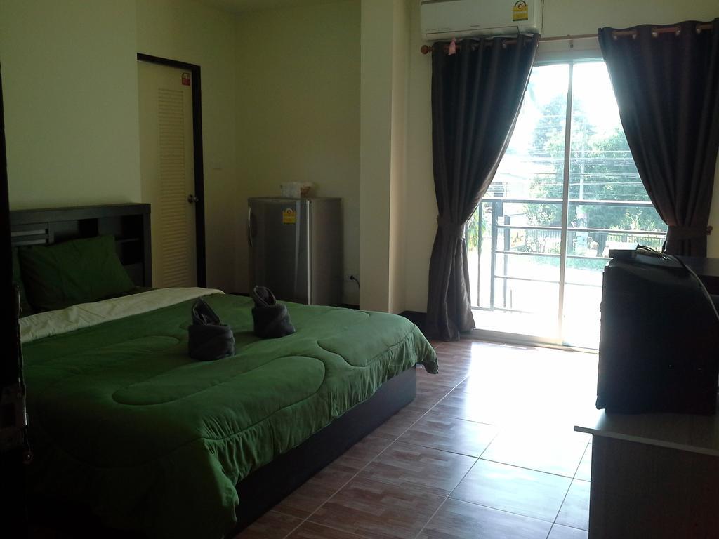 Bansappoori Aparthotel Ламфун Екстериор снимка