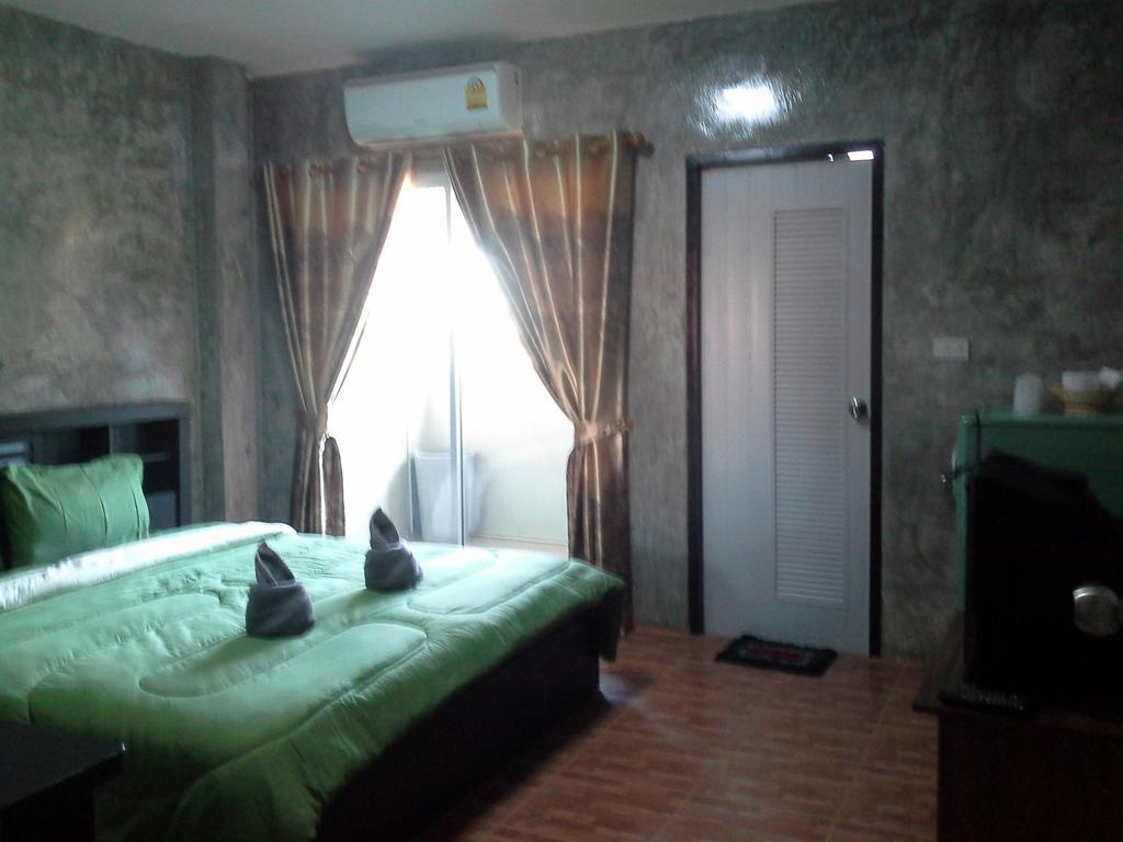 Bansappoori Aparthotel Ламфун Екстериор снимка